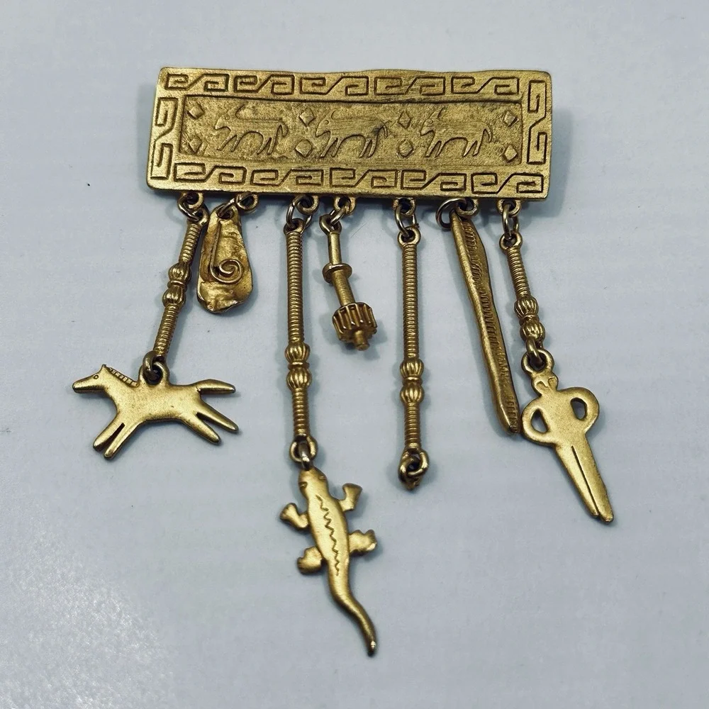 JJ 1988 Southwest Style Dangle Brooch Lizard Dog Key Gold Tone Pin VTG